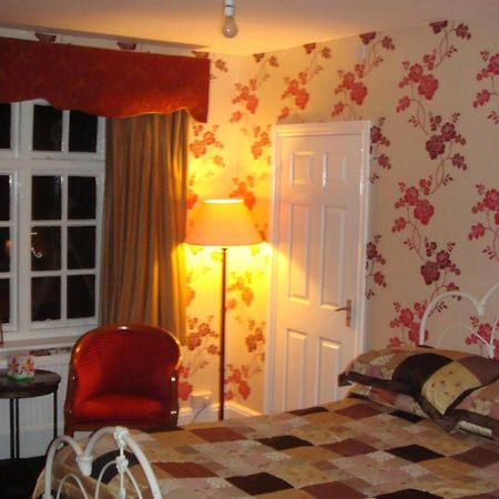 The Royal Standard Guest House Virginia Water Exterior photo