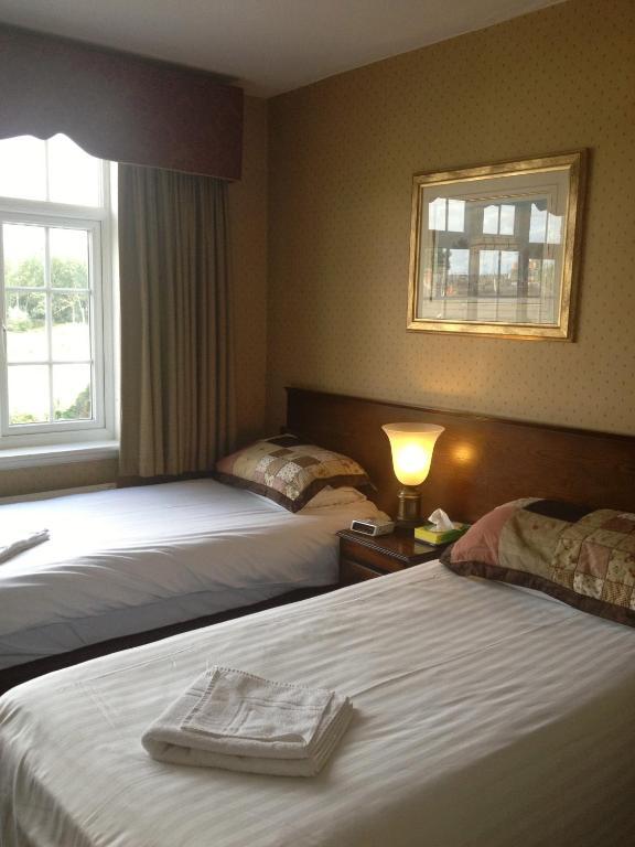 The Royal Standard Guest House Virginia Water Room photo