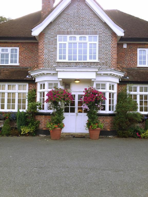 The Royal Standard Guest House Virginia Water Exterior photo